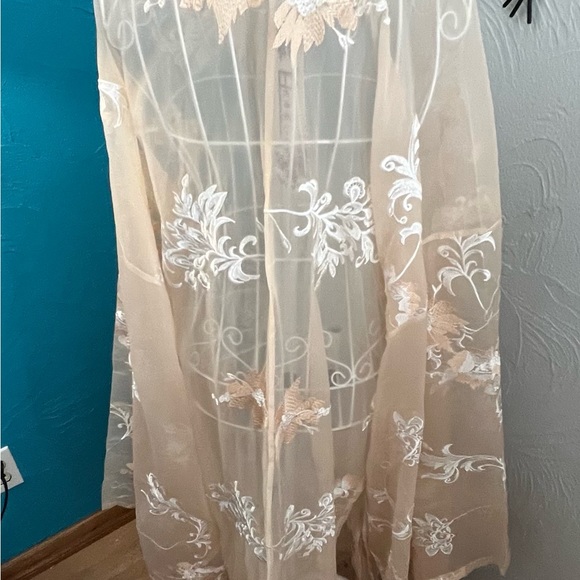 Embroidered long peach/white cover tunic - Picture 5 of 6